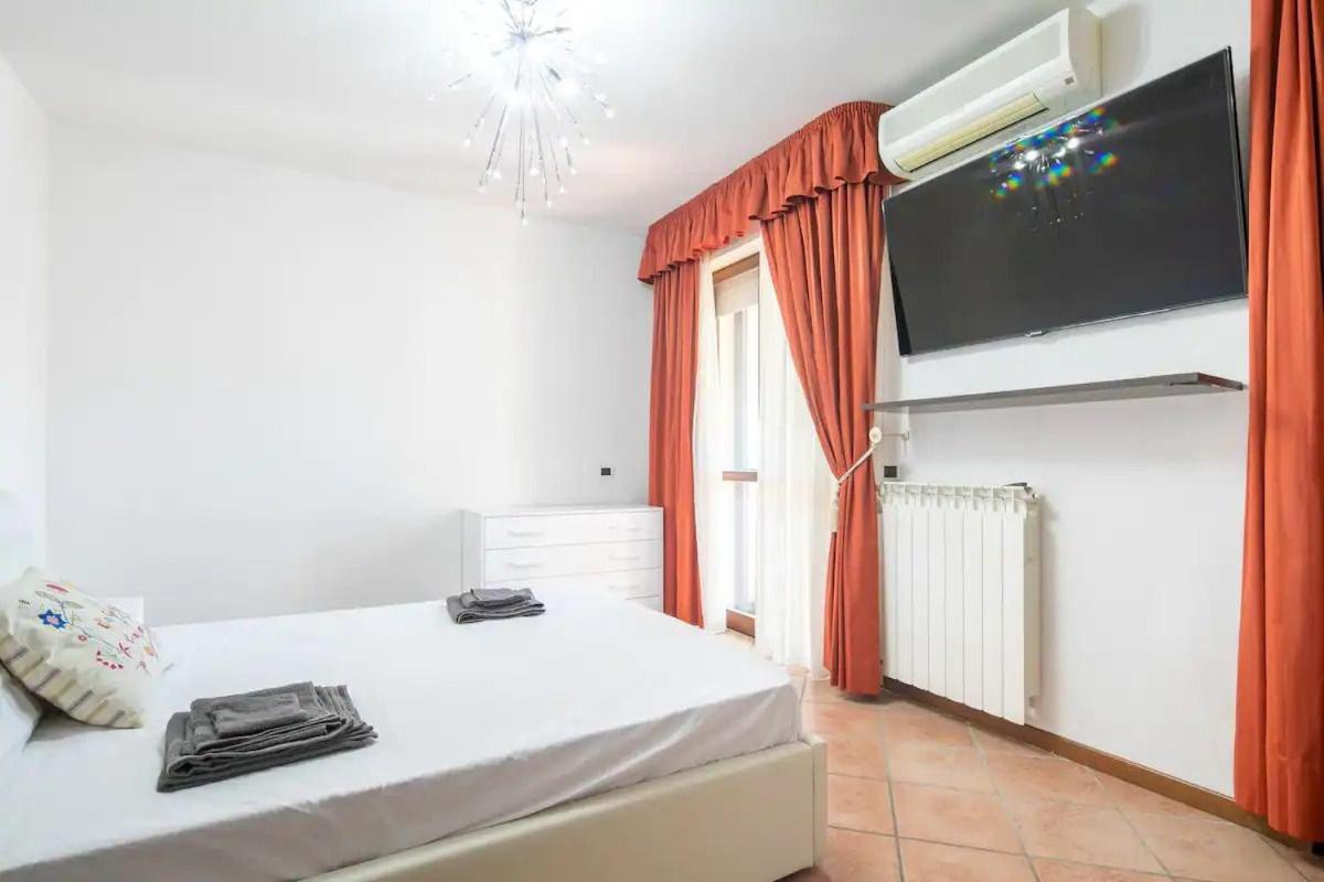 Suite Con 2 Balconi - 6 Guest Prato  Exterior photo